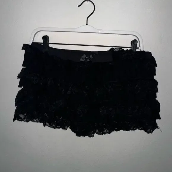 SHEIN black mini ruffle lace shorts sz l - Picture 2 of 6